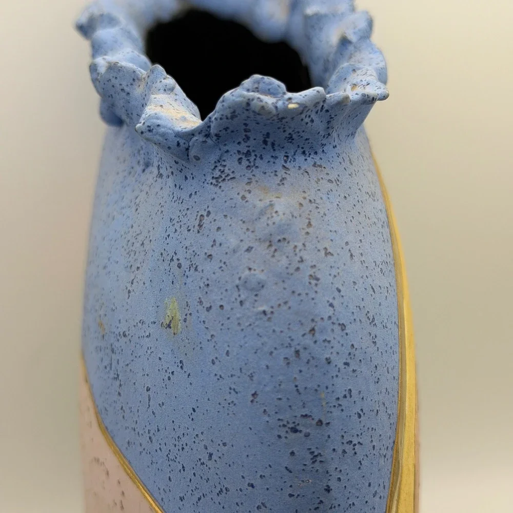 Southwest Coyote Sunset Ceramic Vase Gold Trim Ruffled Rim Textured‎ Boho Decor